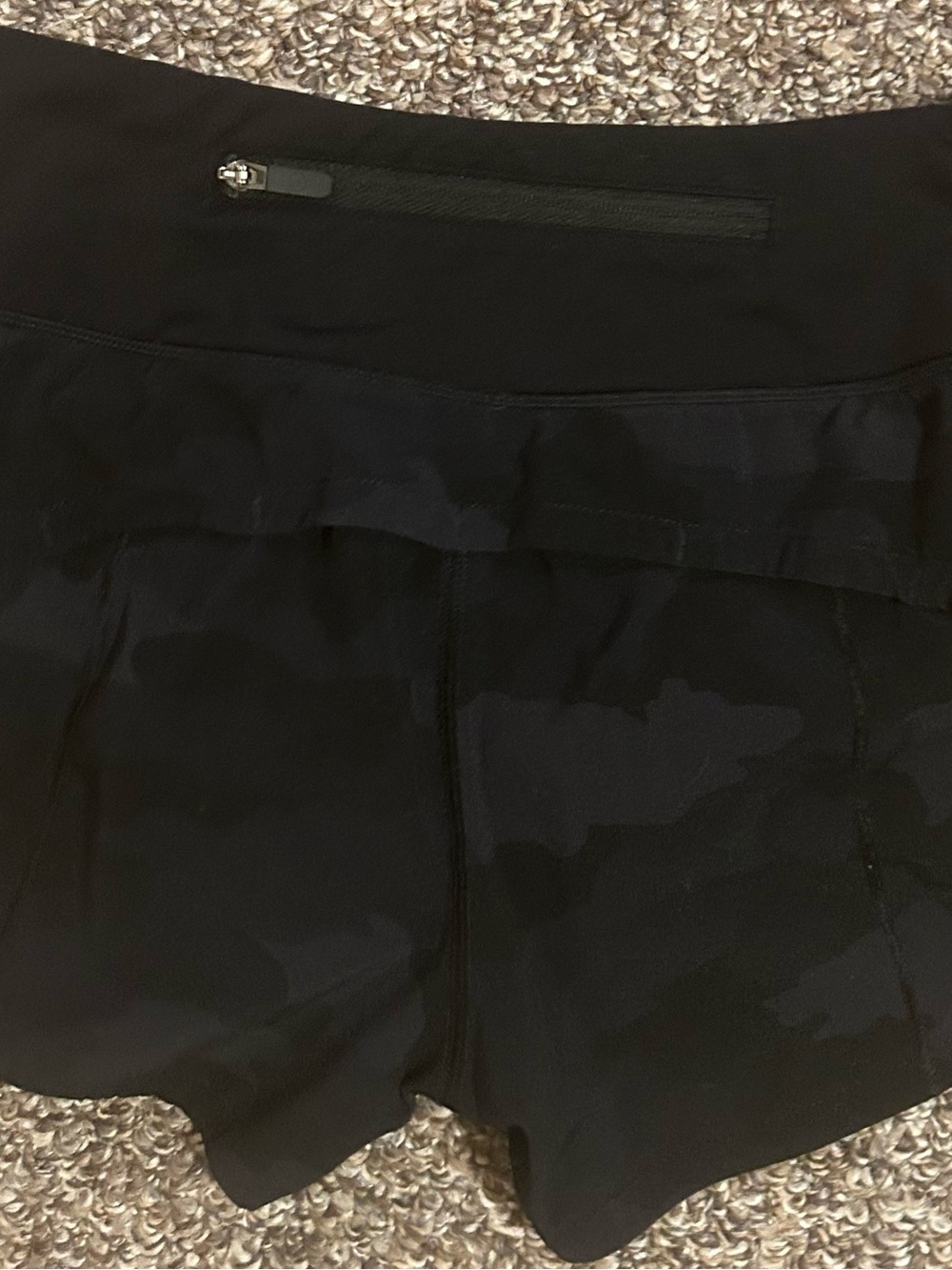 LULULEMON 2 Women’s Camo Performance Running Shorts With Zipper Pocket symbol - Picture 2 of 8